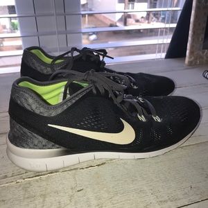 Women’s Nike Free 5.0 TR Fit 5 (WORN ONCE)